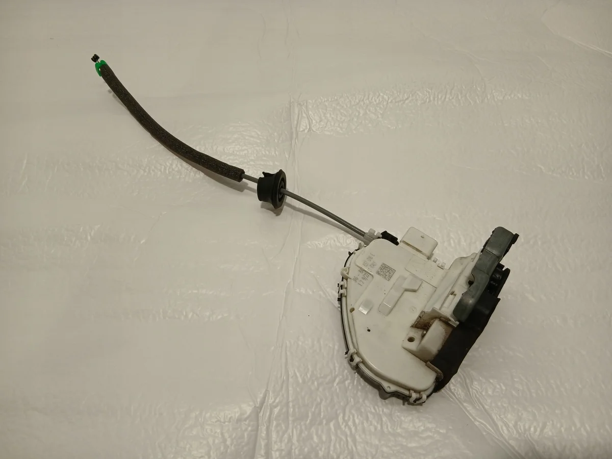 Audi A4 B9 Lås Dörr Höger Fram 8X1837016E