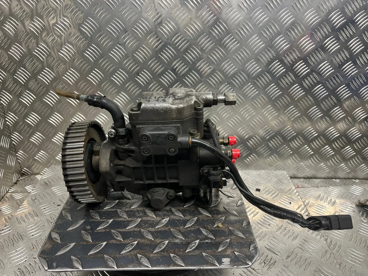 Skoda 038130107D Insprutningspump Begagnad