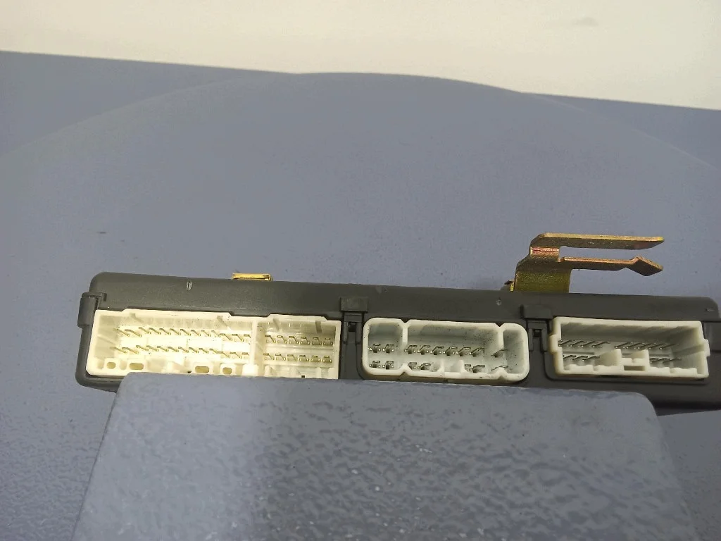 Volvo V40 96-00 Module Confort 30859699 image 3