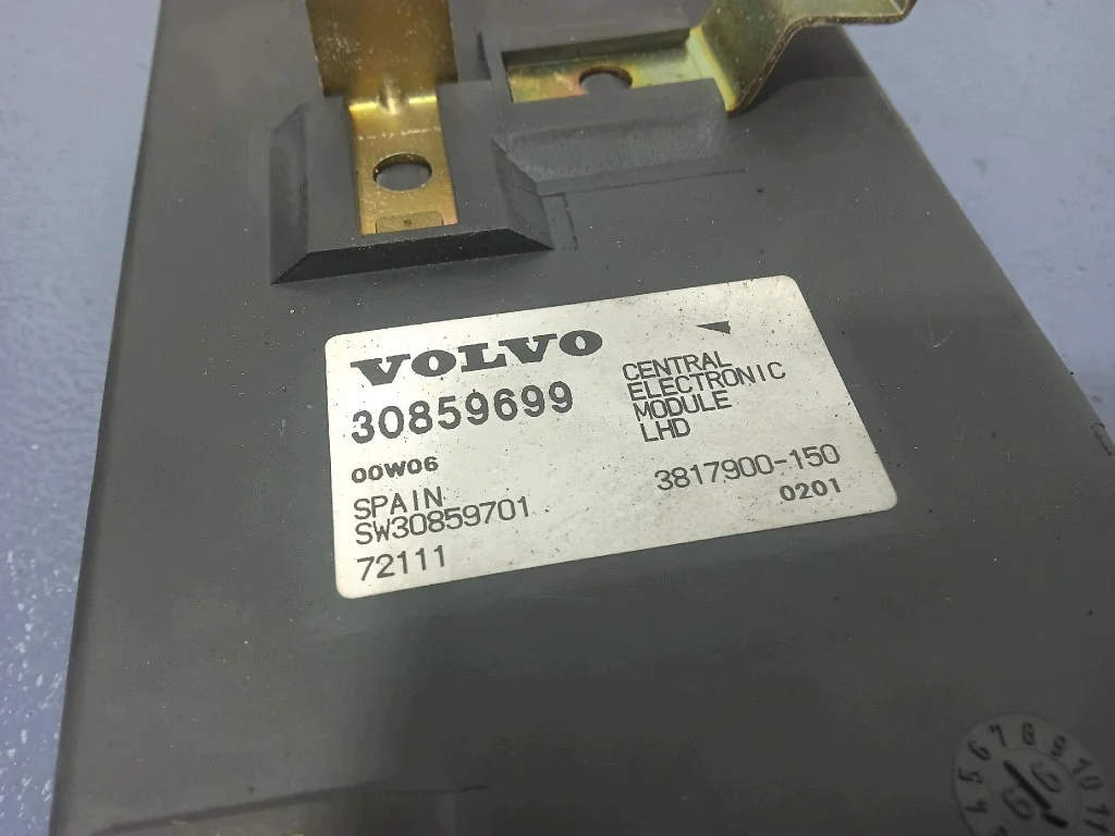 Volvo V40 96-00 Module Confort 30859699 image 6