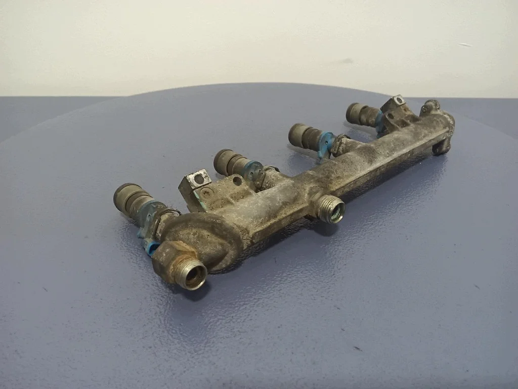 SAAB 9-3 II 2.0T 150KM Einspritzleiste 12790825 image 3