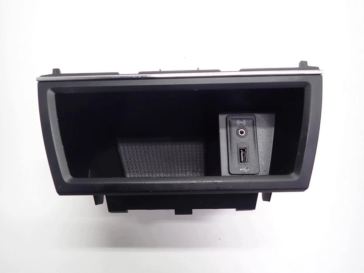 SEAT LEON III 5F säilytyslokero USB AUX