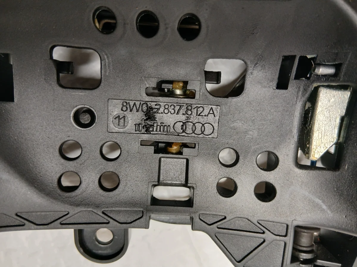 Audi A4 B9 LCI Türgriff rechts hinten image 3
