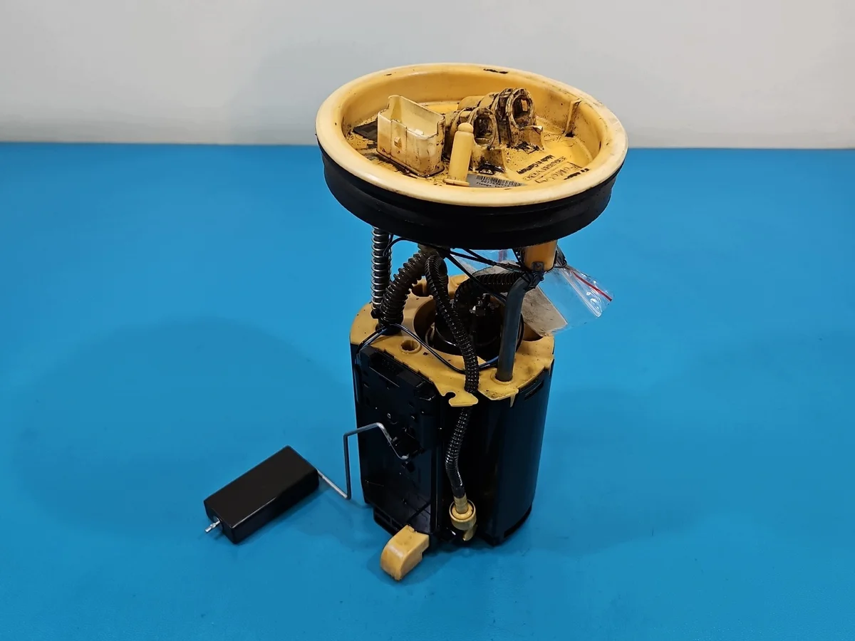 Brandstofpomp Volvo V70 III 2.4 D5 6G9N-9275-AE