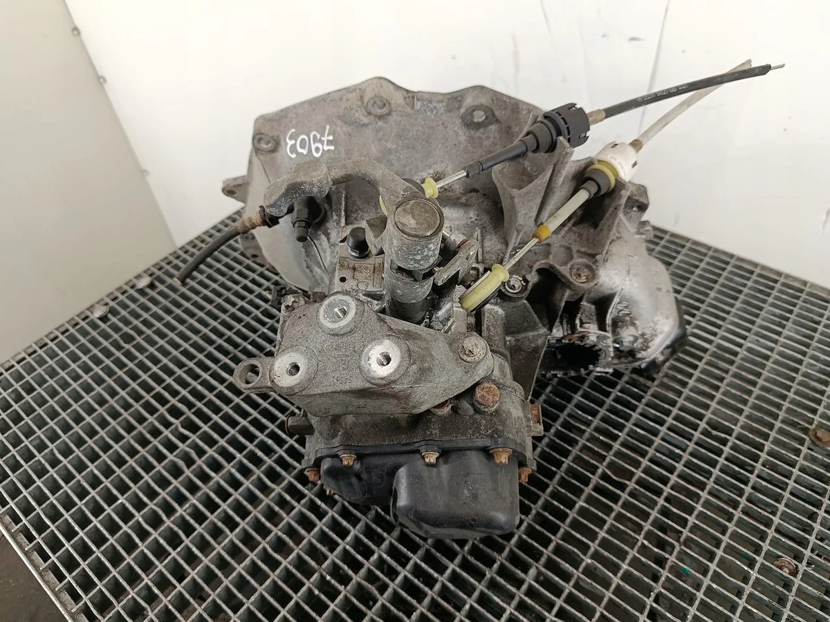 Versnellingsbak Opel Vectra C 1.8 16V F17C394 image 3