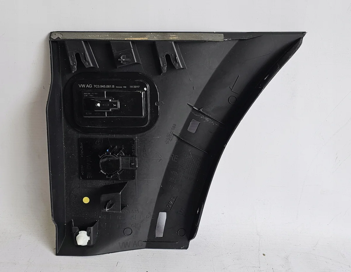 Moldura Lateral Trasera Derecha Usada VW Crafter image 4