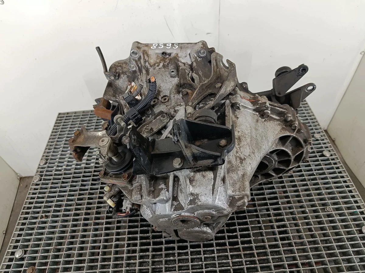 Getriebe Toyota Avensis II T25 2.0 D-4D EA61 image 3