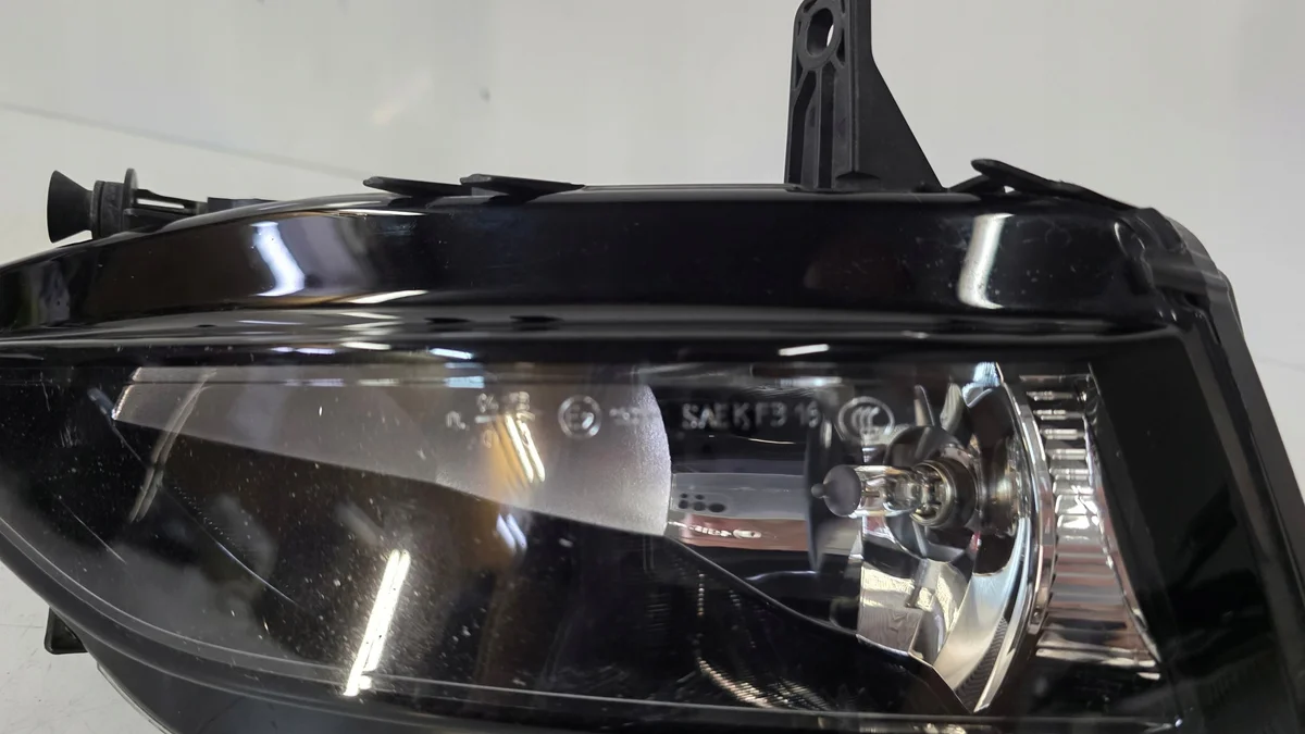 Halogen vänster VW Golf VII Lift 5G0941661F image 3