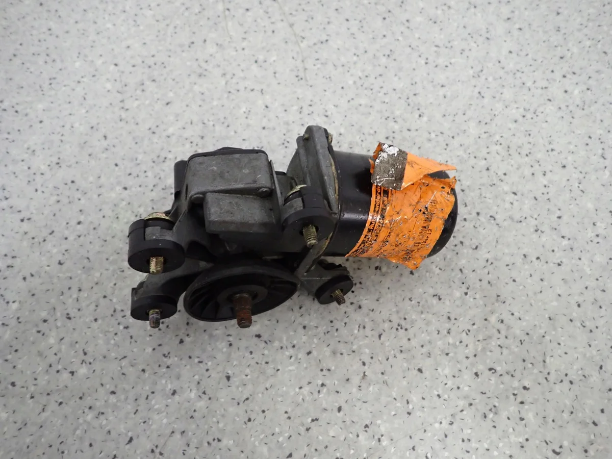 Scheibenwischermotor Toyota Corolla E11 vorne image 5
