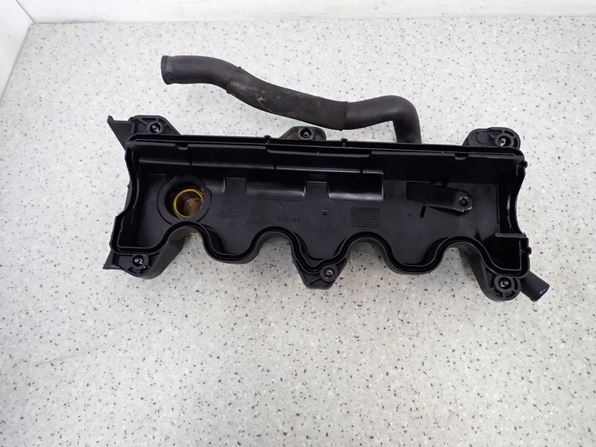 Suzuki SX4 Sedici 1.9 Diesel Ventildeckel image 4