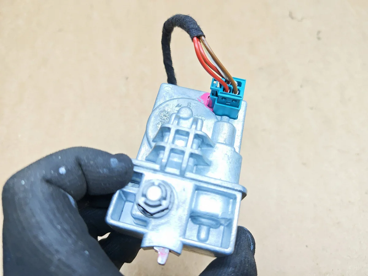 Lenksäulenverriegelung Mercedes W204 A2045458132 image 8