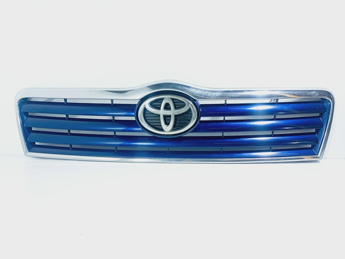 Rejilla Radiador Toyota Avensis T25 03-08 Usada