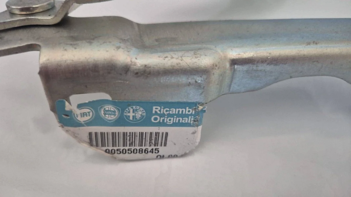 Dobradiça Capô Direita Alfa Romeo 159 0050508645 image 4
