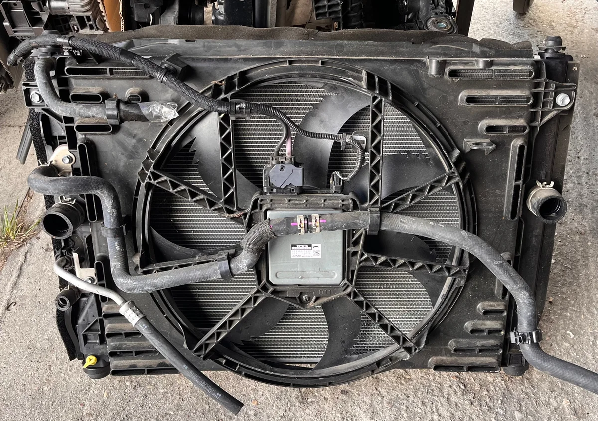 Toyota Mirai 422136-9060 Gebraucht