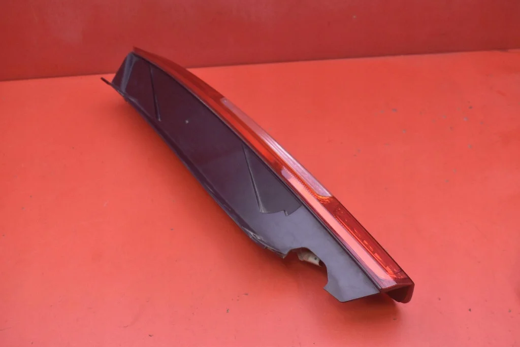 Luz trasera izquierda Ford Focus MK2 5D HB 04-08 image 4