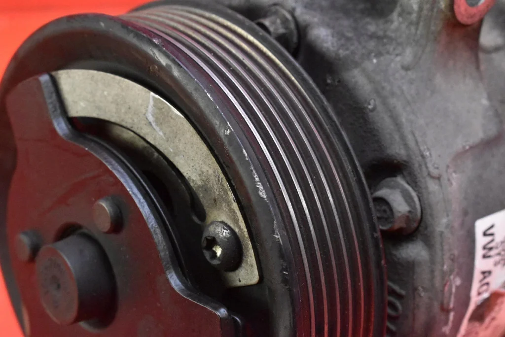 Compressor AC VW Golf 5 1.9 TDI Usado image 9