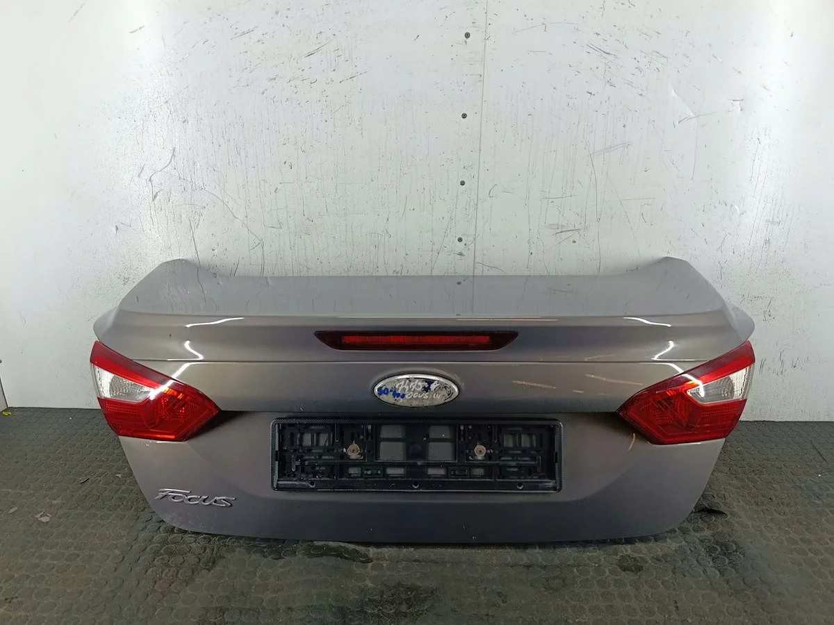 Tampa do porta-malas Ford Focus III VB Sedan