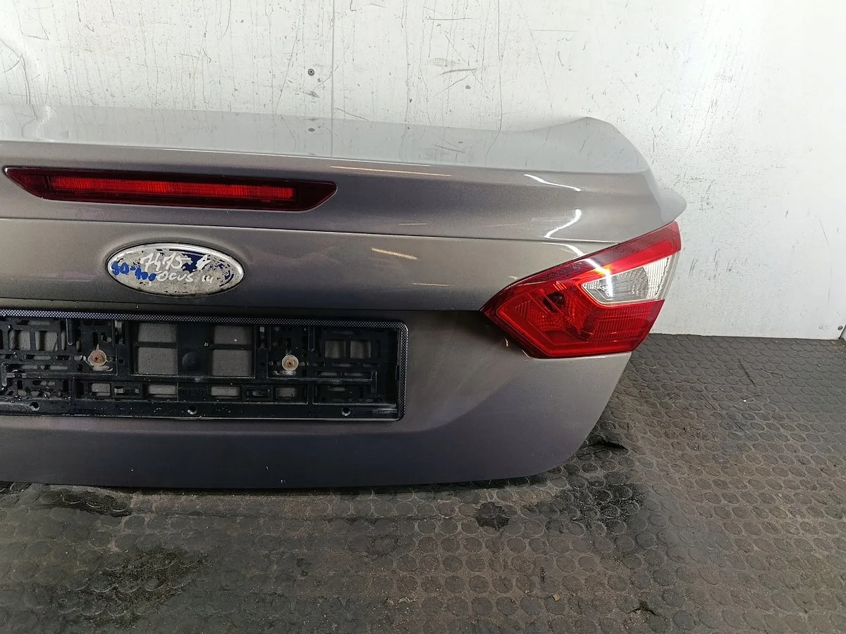 Tavaratilan luukku Ford Focus III VB Sedan image 4