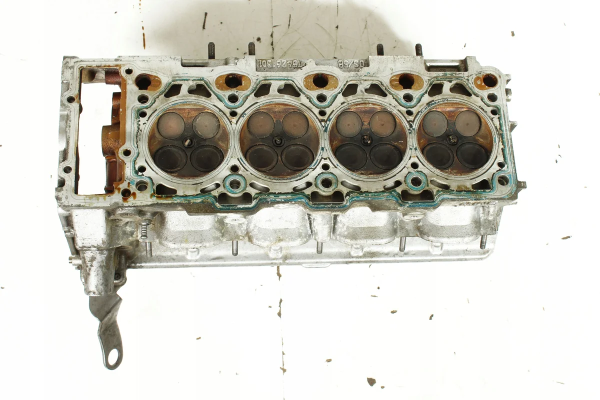 BMW E65 E66 745i V8 Sylinterikansi Vasen image 3
