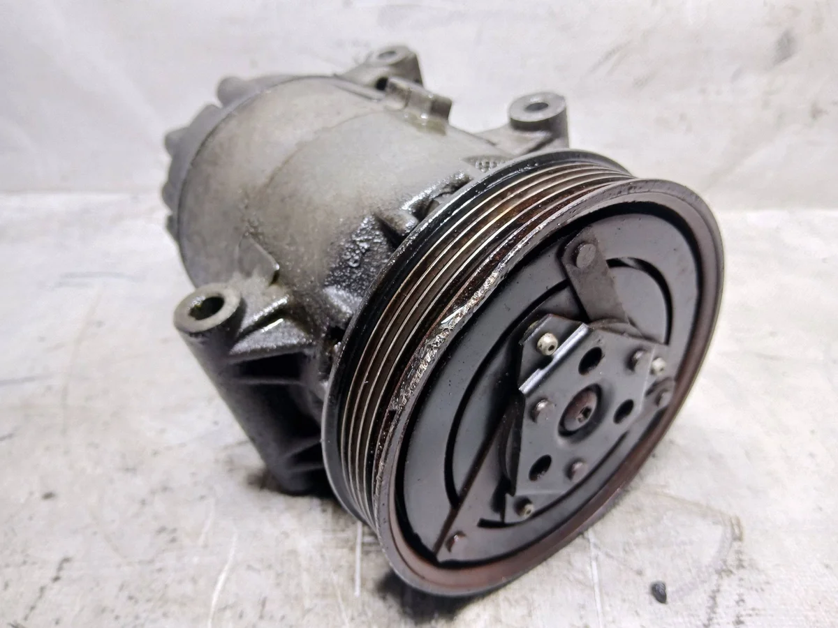 Compresseur clim Renault Megane 8200050141KAS