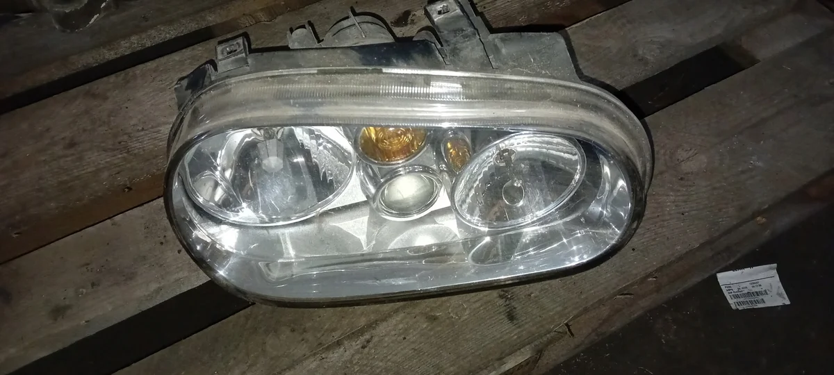 Koplamp Rechts VW Golf 4 97-06 Gebruikt