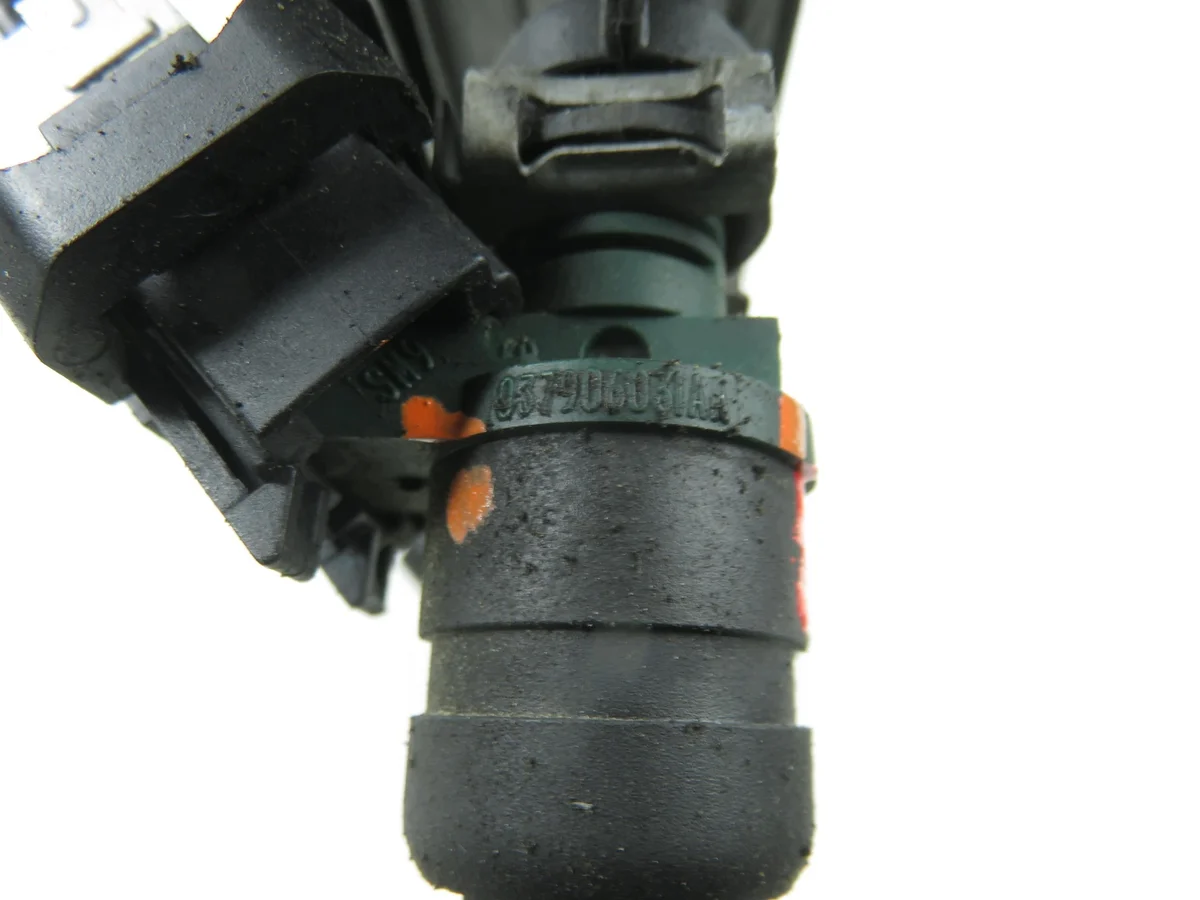 Audi A3 8L 1.6 Rail Injetor M1153439-037906031AA image 3