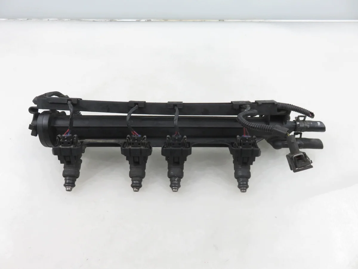 Audi A3 8L 1.6 Rail Injetor M1153439-037906031AA image 5