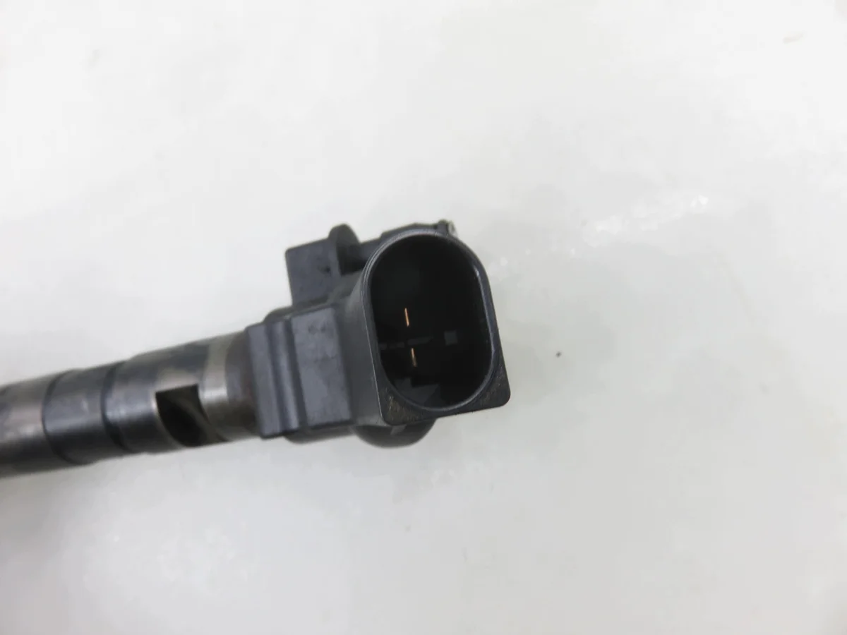 Injector Audi A6 C6 2.7 TDI Gebruikt image 3