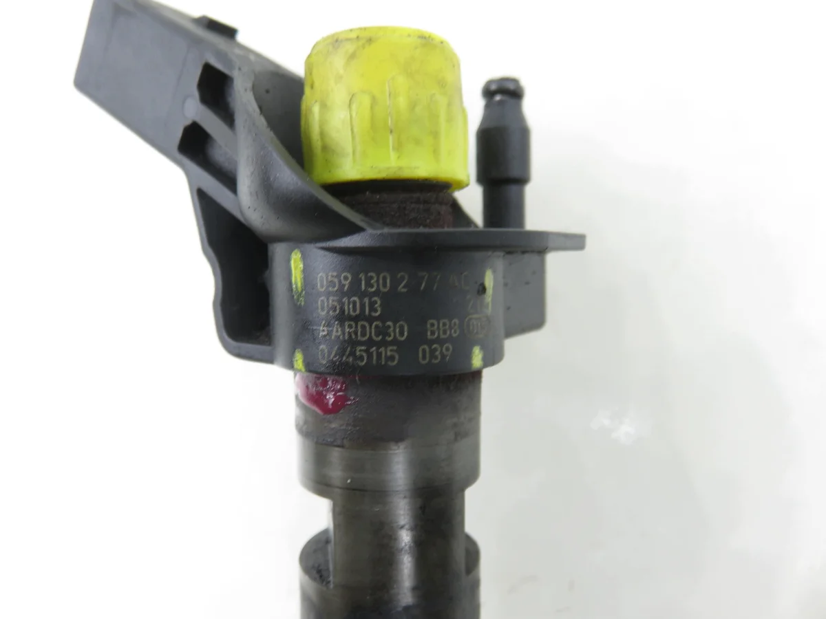 Injector Audi A6 C6 2.7 TDI Gebruikt image 6