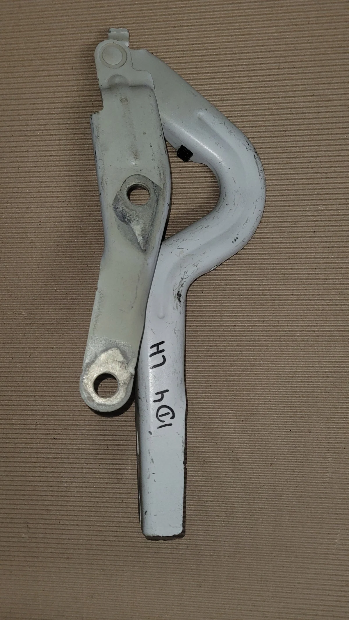 Vänster gångjärn huv VW ID.4 11A823301
