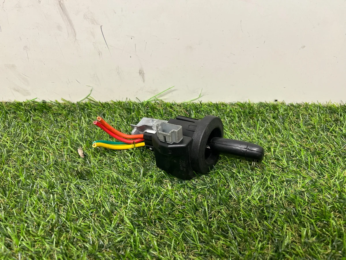 Cerradura con llave Renault Clio 2 K04W035AKN