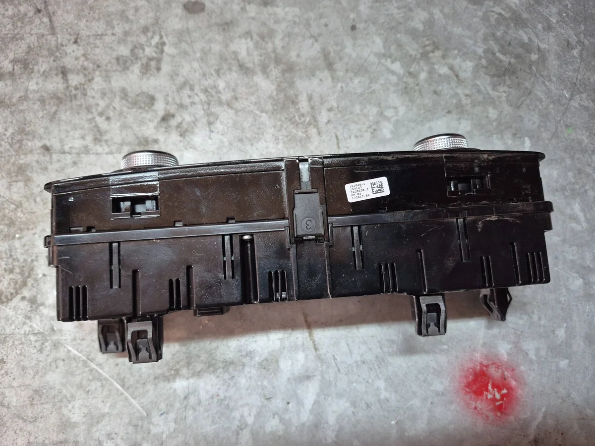 Audi A8 S8 D4 ilmastointipaneeli 4H0820043L