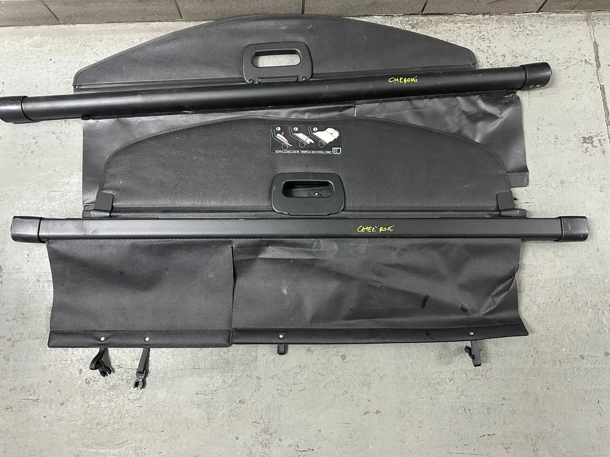 JEEP CHEROKEE KL 14-18 Roleta Bagageiro Original