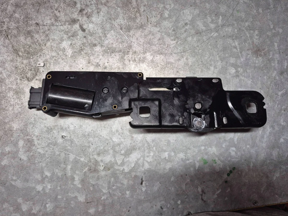 Serrure coffre Audi A8 S8 D4 4H 4H0827383 image 3