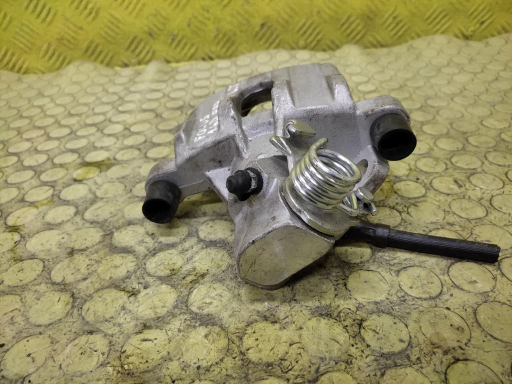 Bremssattel links hinten Ford Focus MK2 1.6 D image 3