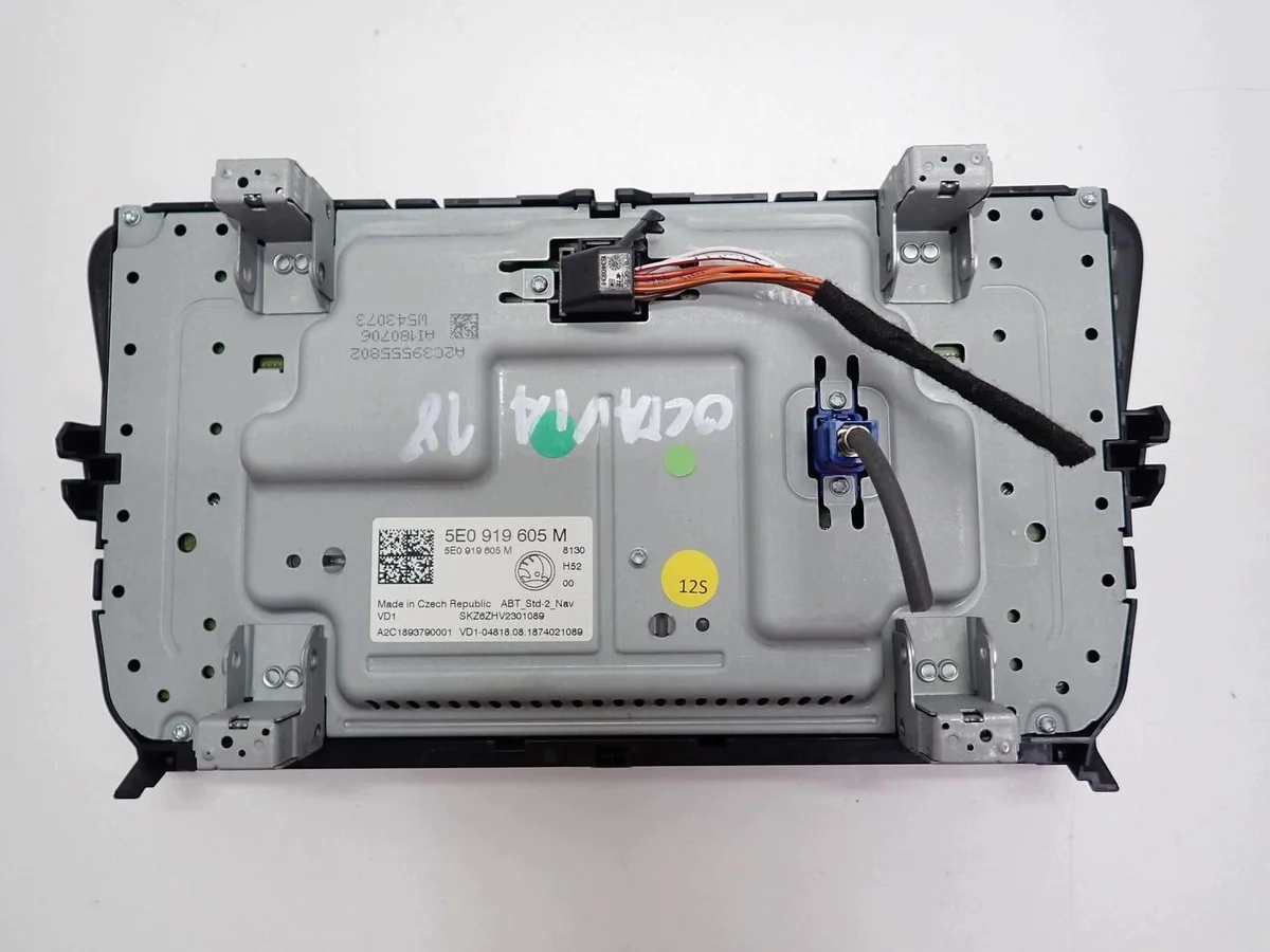 Skoda Octavia III Navigation Display Unit image 4