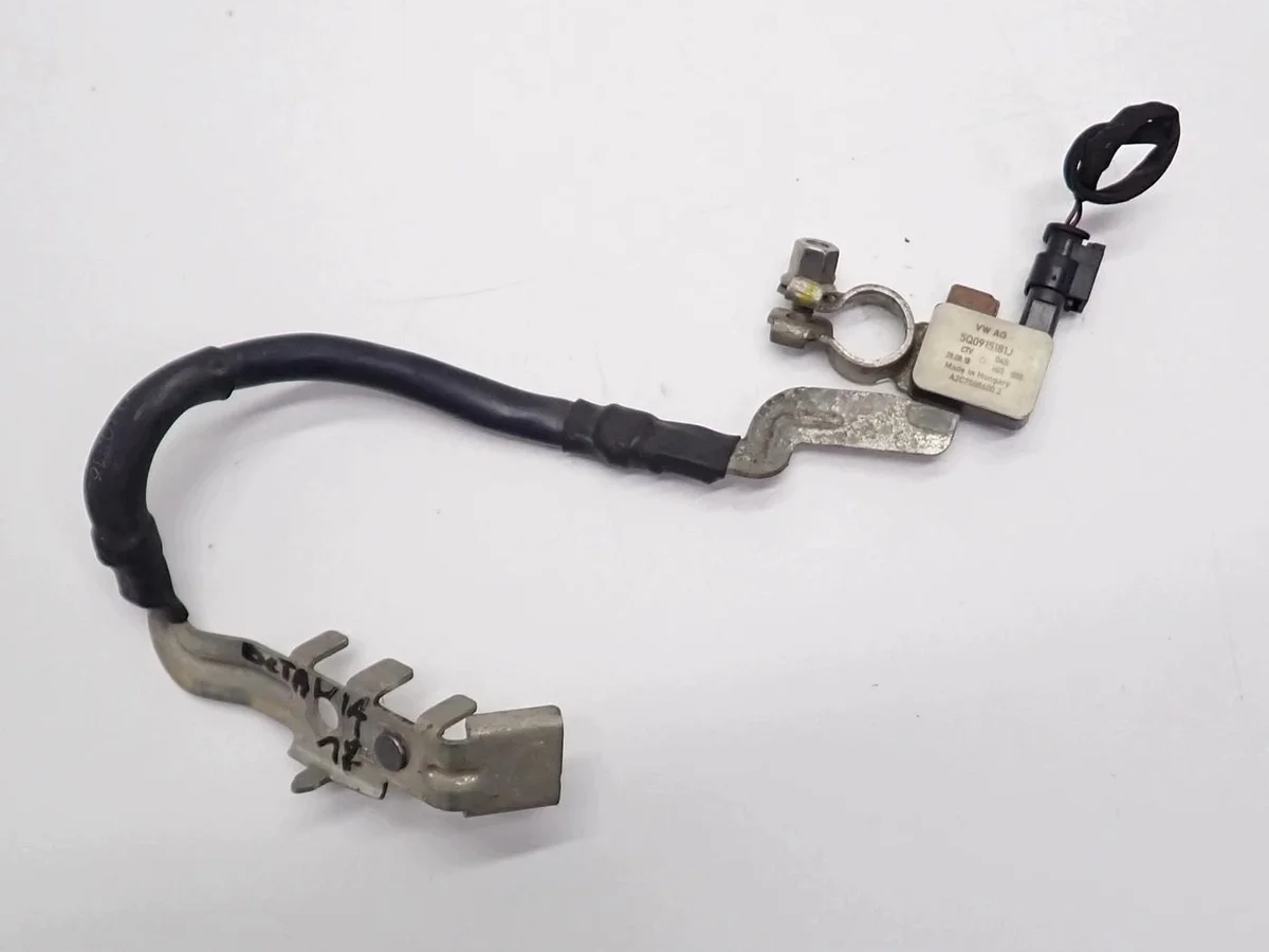 Battery Terminal Clamp 5Q0915181J Skoda Octavia III