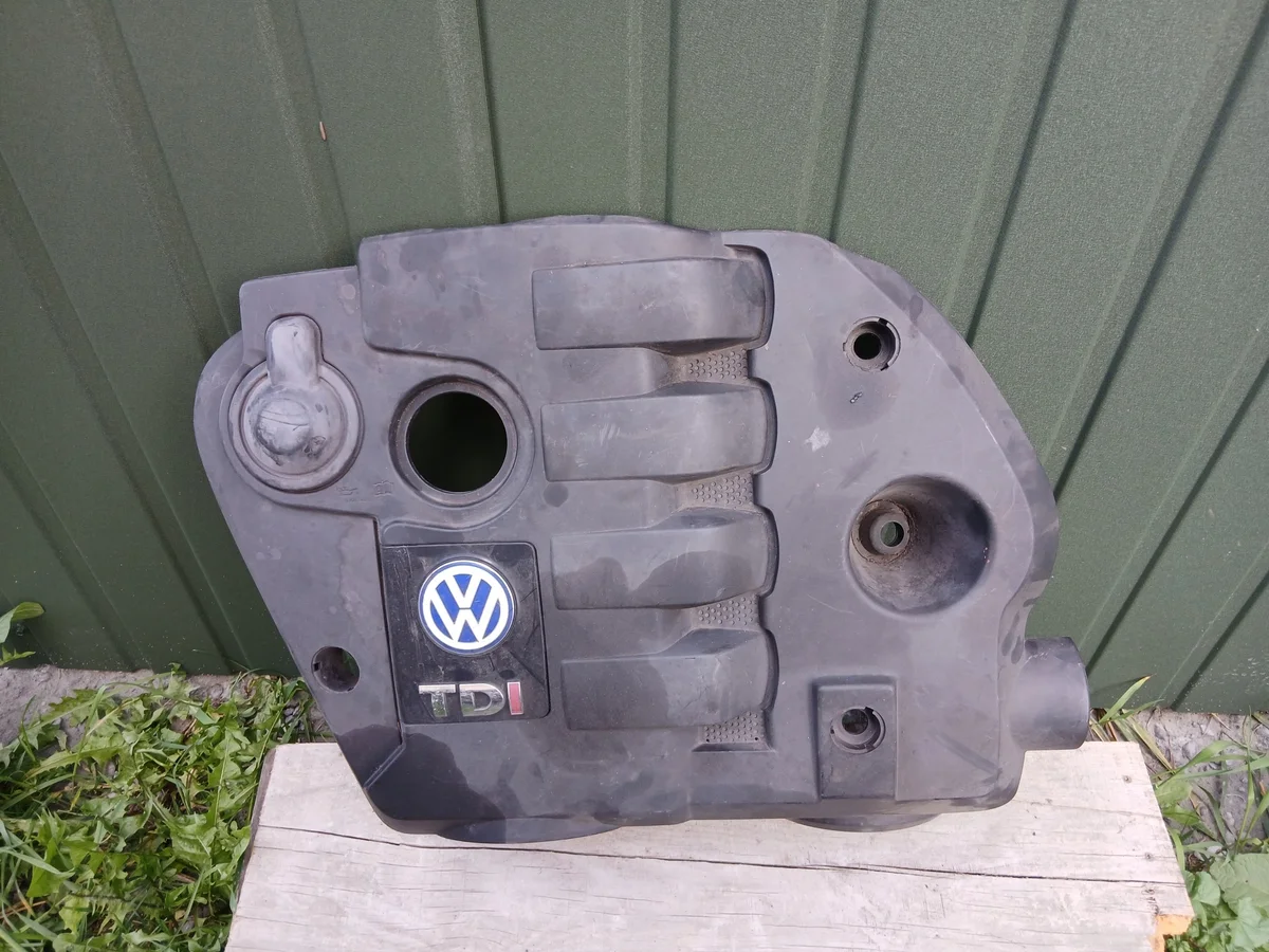 VW Passat B5.5 Engine Cover 038103925DG