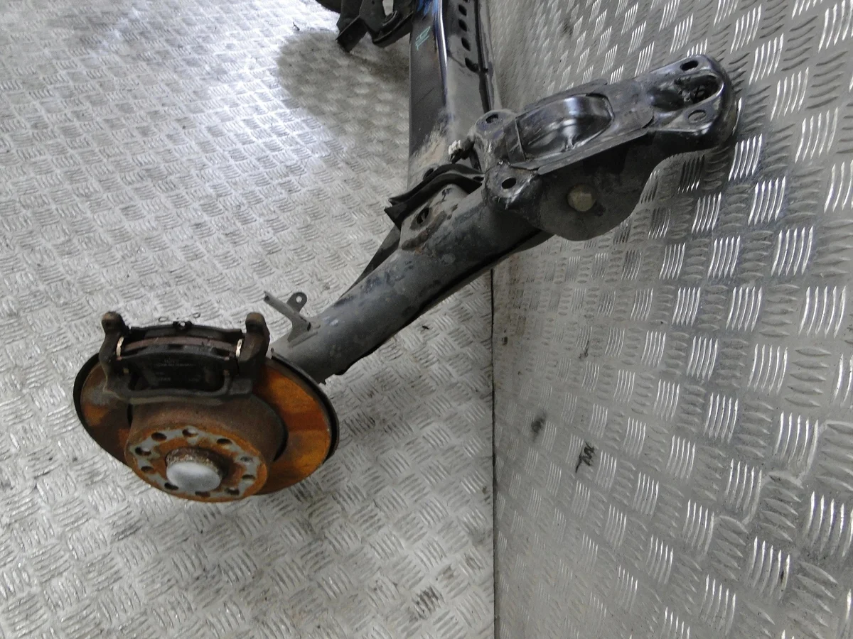 Viga Eje Suspensión Trasera Skoda Octavia IV image 5