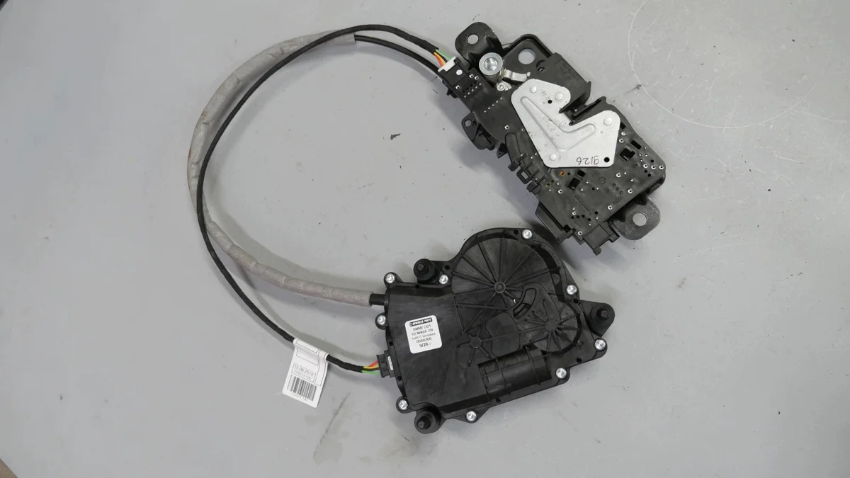 BMW X3 G01 Heckklappendämpfer 7357112 image 6