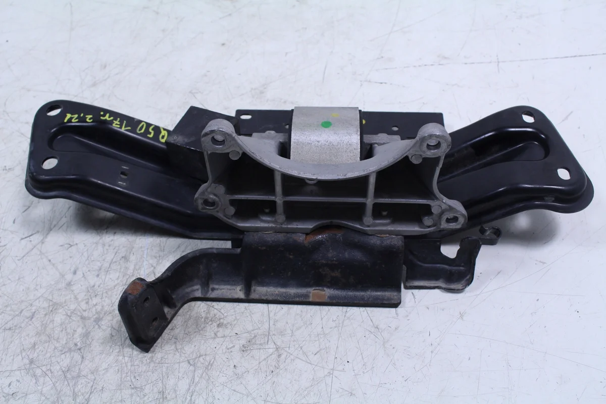 Infiniti Q50 V37 Gearbox Mount Used