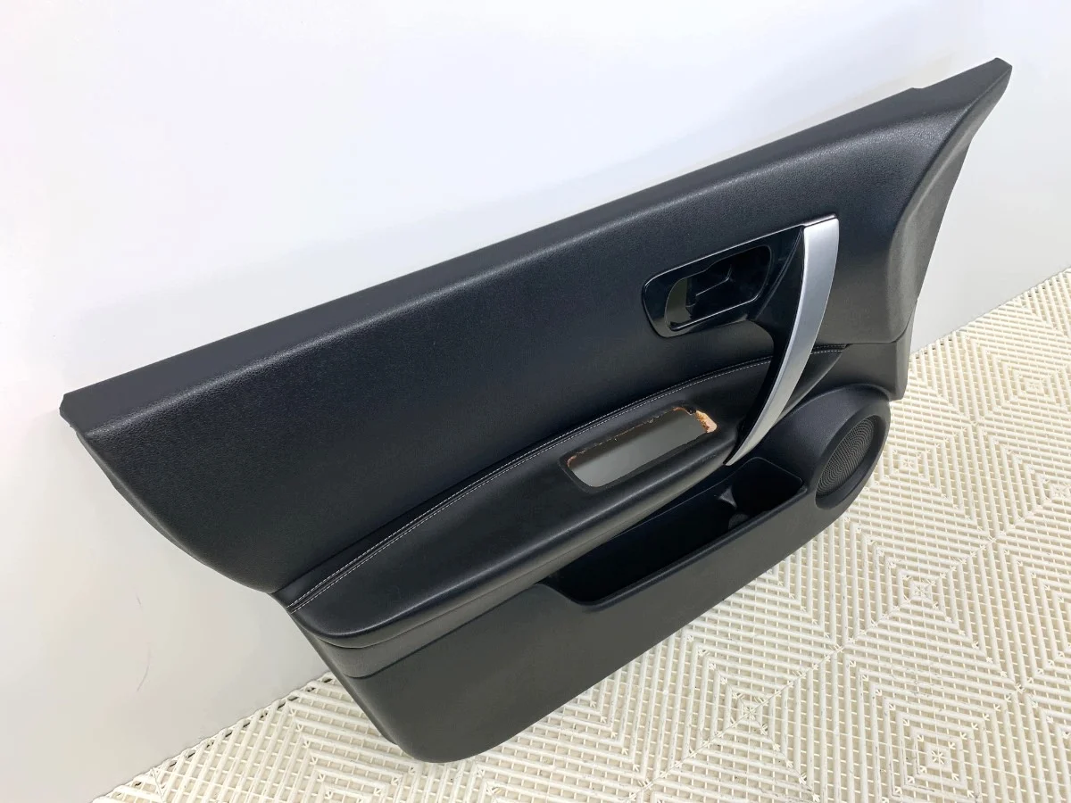 Boczek drzwi Nissan Qashqai J10 avant gauche