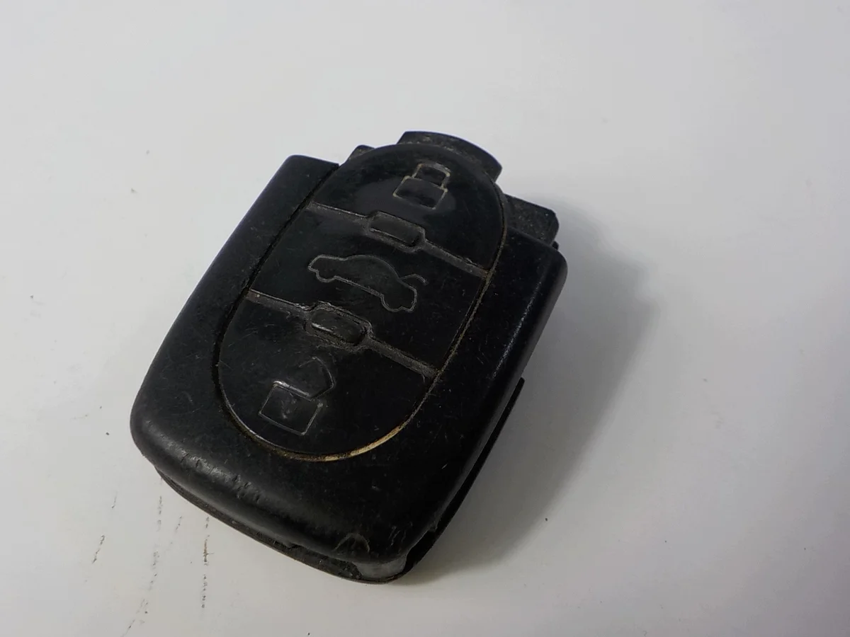 Audi A2 A3 A4 A6 Nyckel Pilot 4D0837231N NRI
