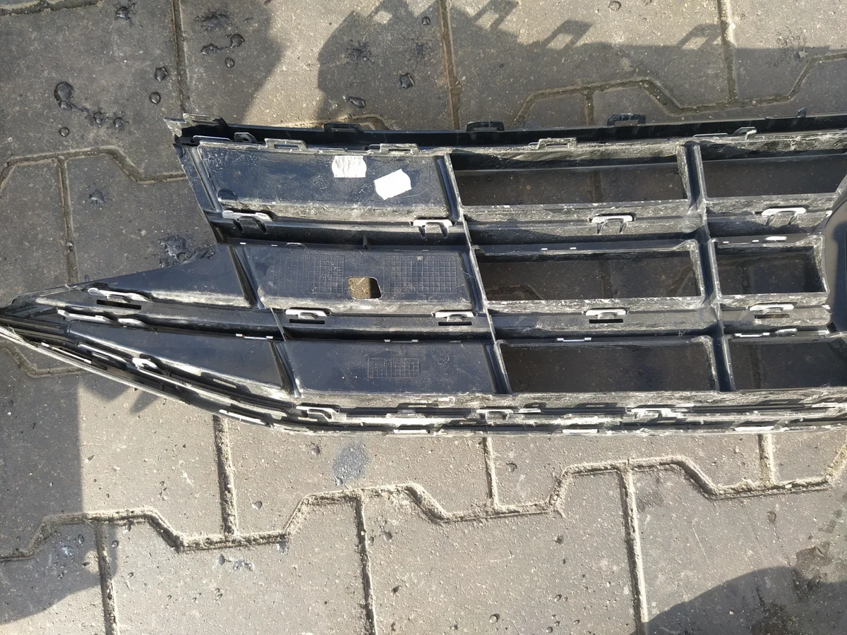 Kühlergrill VW Tiguan II 5NA 5NA853653N gebraucht image 9