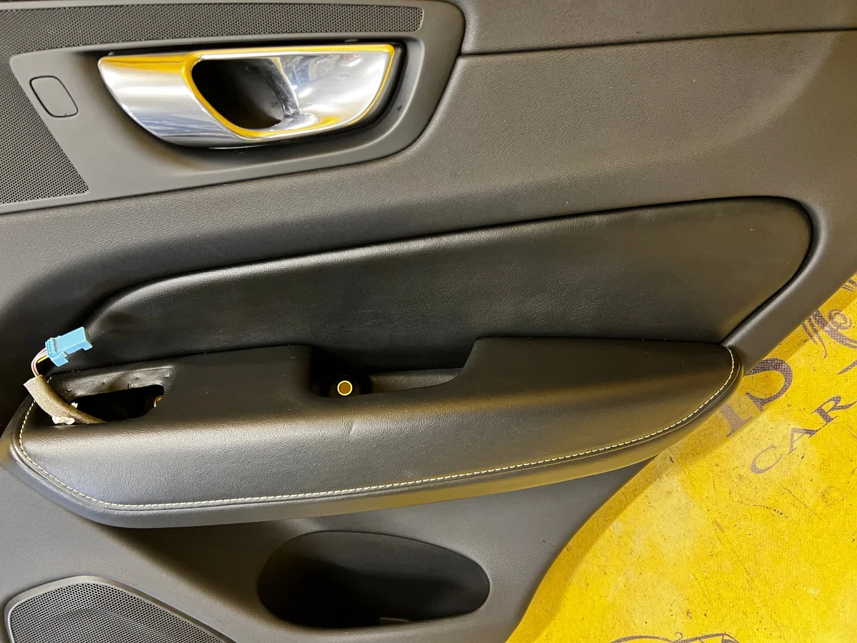 Türverkleidung rechts hinten Leder Volvo XC60 II image 6