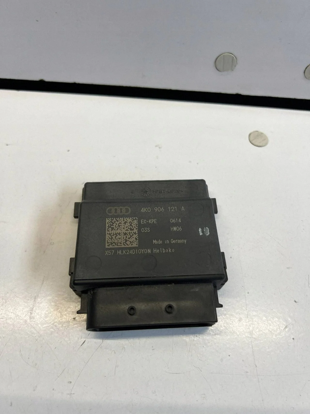 Brandstofpompregelaar Audi Q8 4K0906121A
