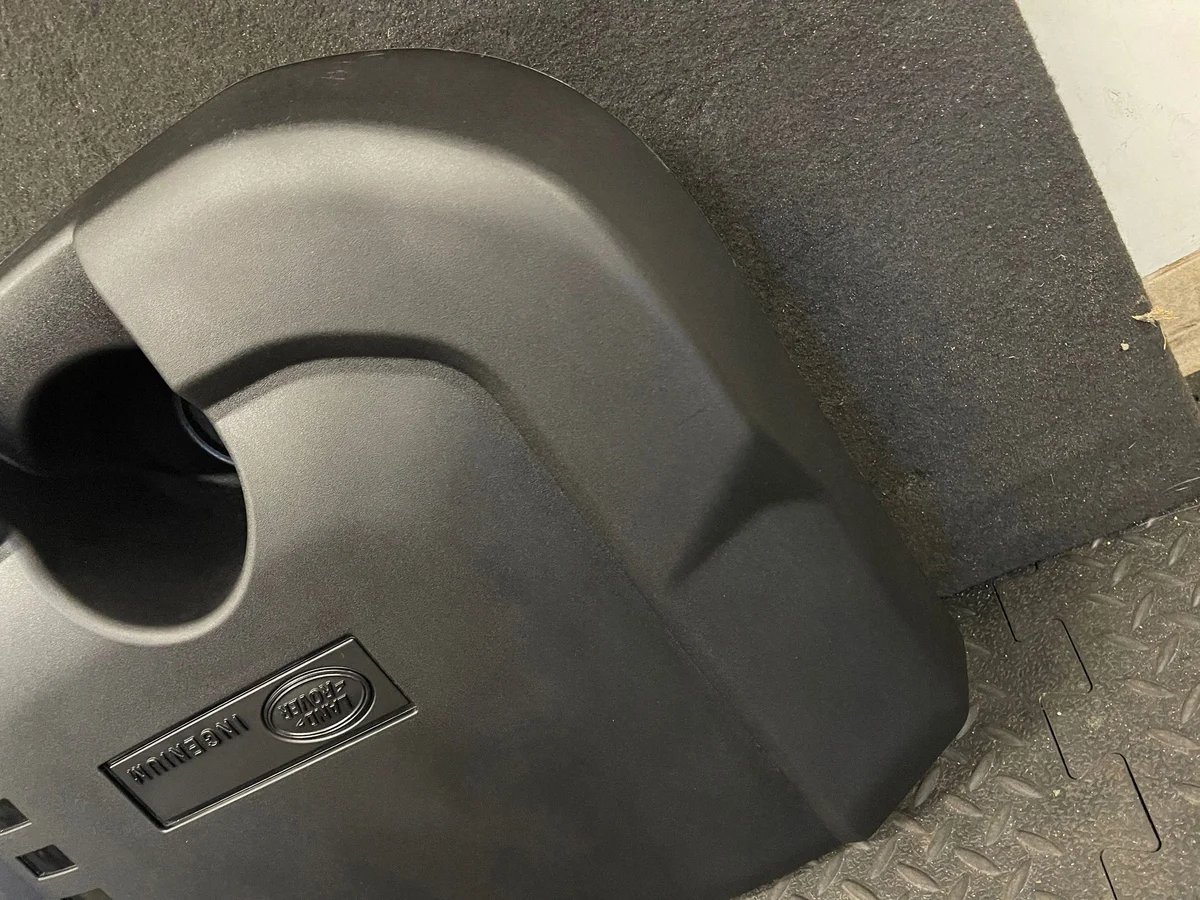 Land Rover Defender L663 Engine Cover M8B2-6A949-BB image 4