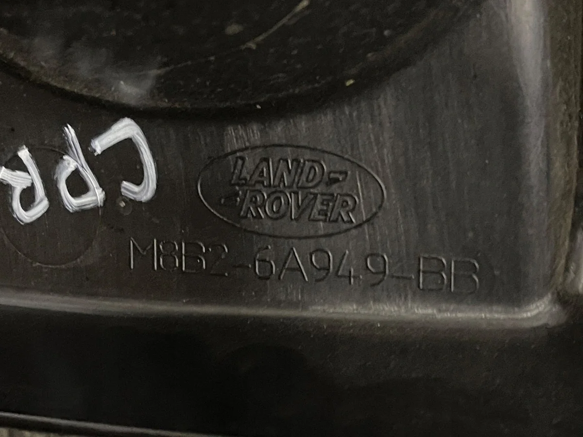 Land Rover Defender L663 Engine Cover M8B2-6A949-BB image 6