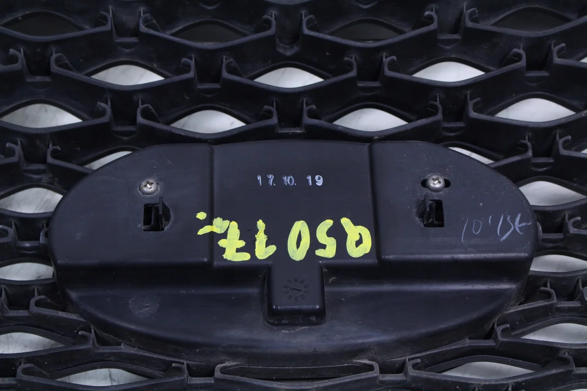 Infiniti Q50 V37 etusäleikkö 2013-2017 image 6