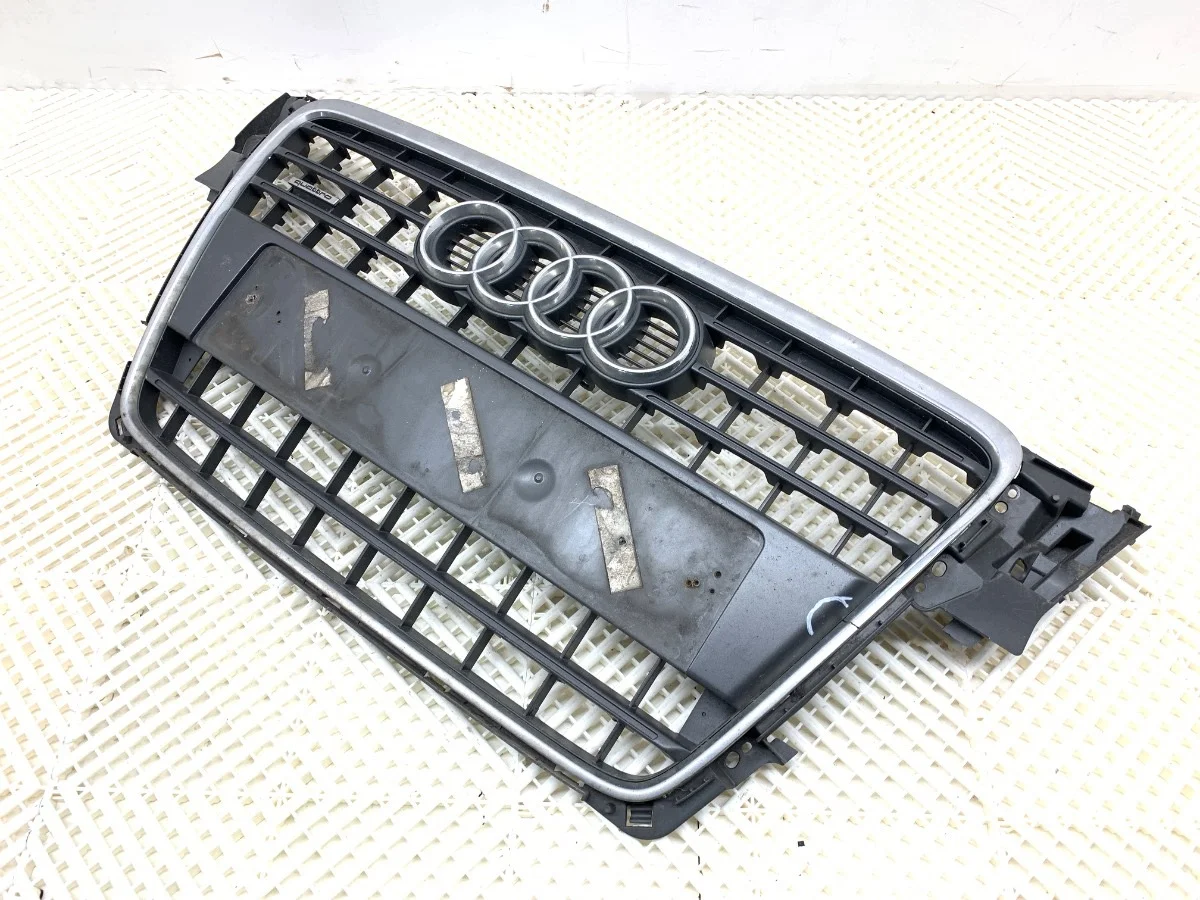 Grill Audi A4 B8 07-15 8K0853651 Använd
